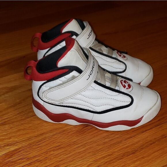 LITTLE KIDS' JORDAN PRO STRONG BASKETBALL SHOES - Picture 1 of 8